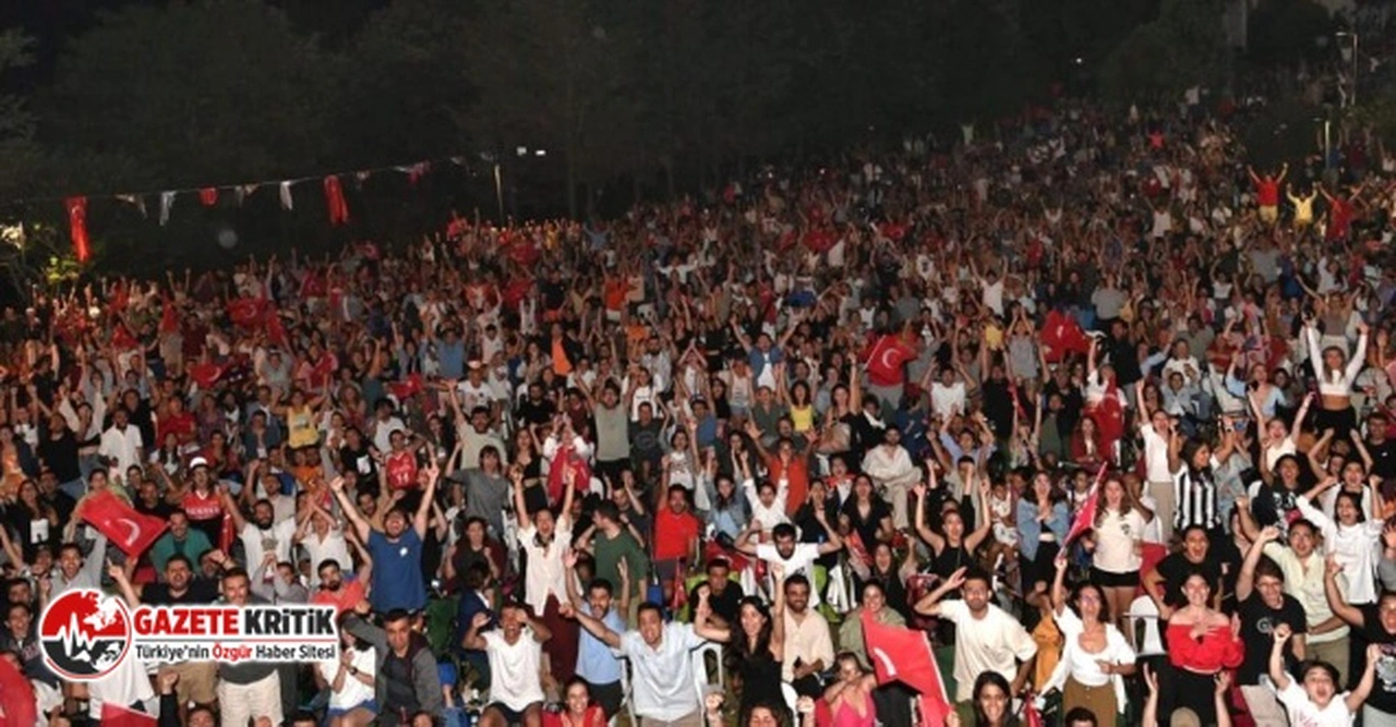 Beşiktaşlılar Tek Yürek A Milli Kadın Voleybol Takımımızın Sevincini  Cüneyt Arkın Sanatçılar Parkında Yaşadı