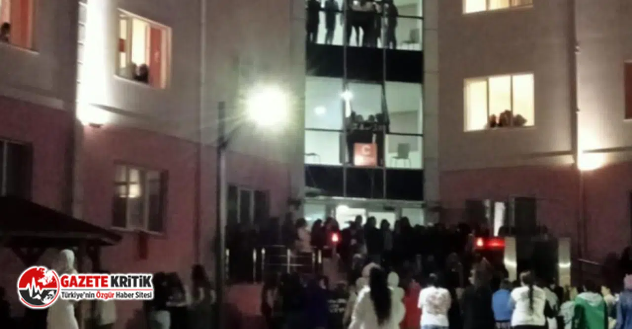 Çorum'da KYK yurdunda 6 öğrencinin asansörde mahsur kalması protesto edildi