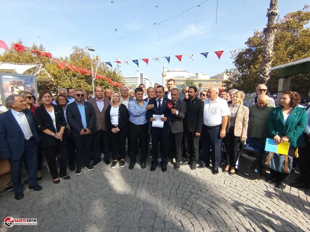 İYİ Parti İzmir’den tutuklu gazeteciler için eylem: “Türk milliyetçiliğinin mahkûm edilmesine geçit vermeyeceğiz”