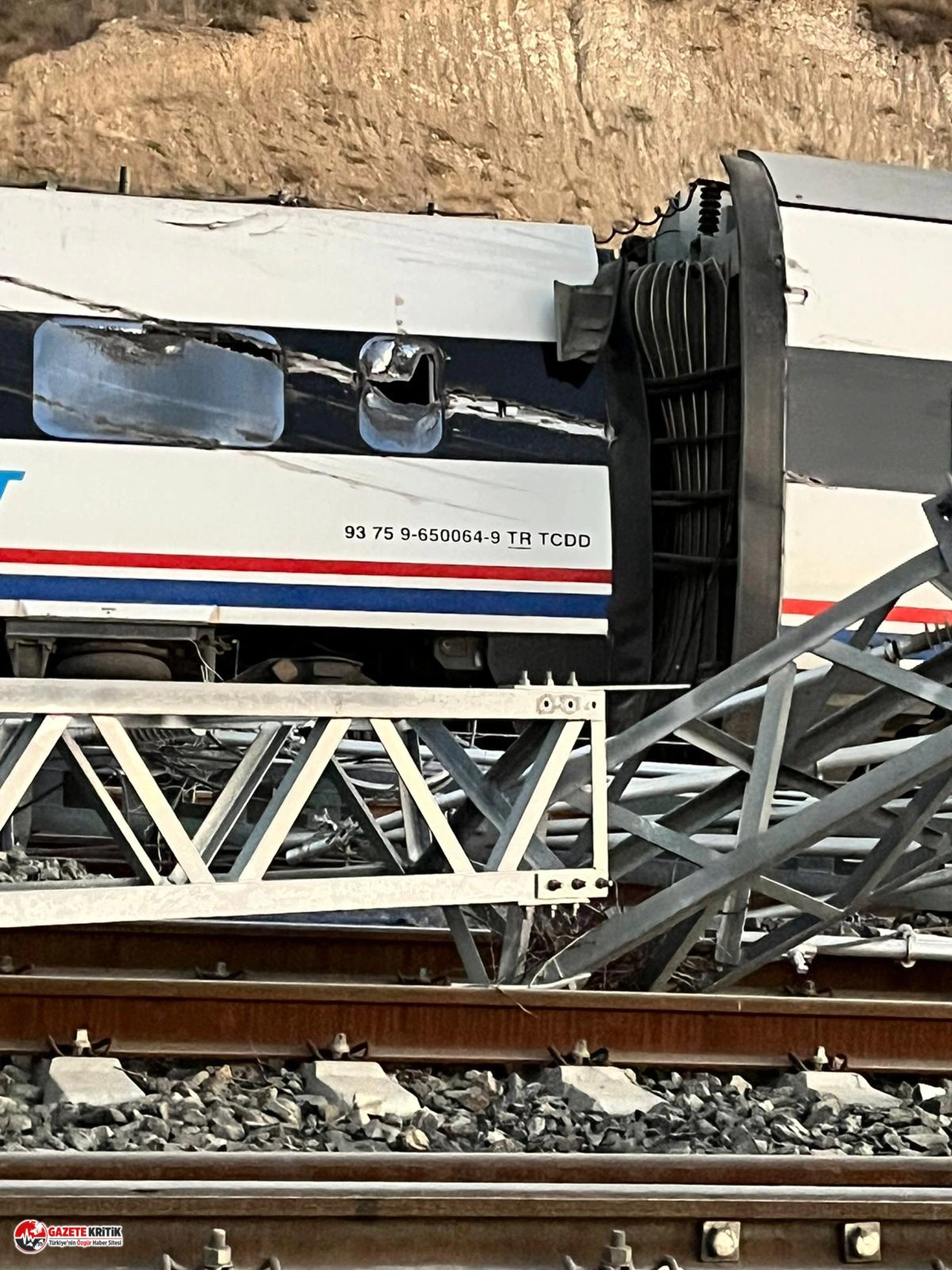 YHT SİVAS-ANKARA HATTINDA YİNE TREN RAYDAN ÇIKTI