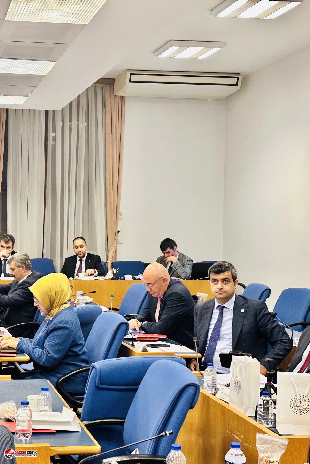 CHP'li Demir:Öğrencileri merdiven altı yurtlara mahkum etmeyin!