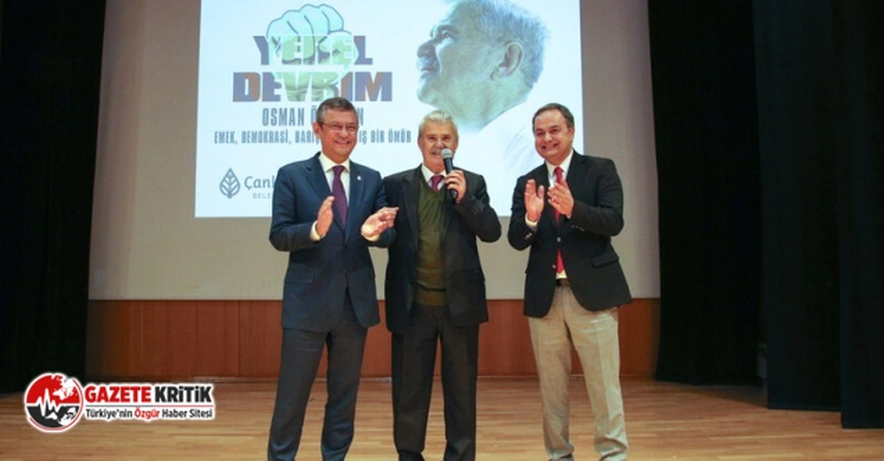 Özgür Özel'den eski başkana 'Yaşam Boyu Onur' plaketi