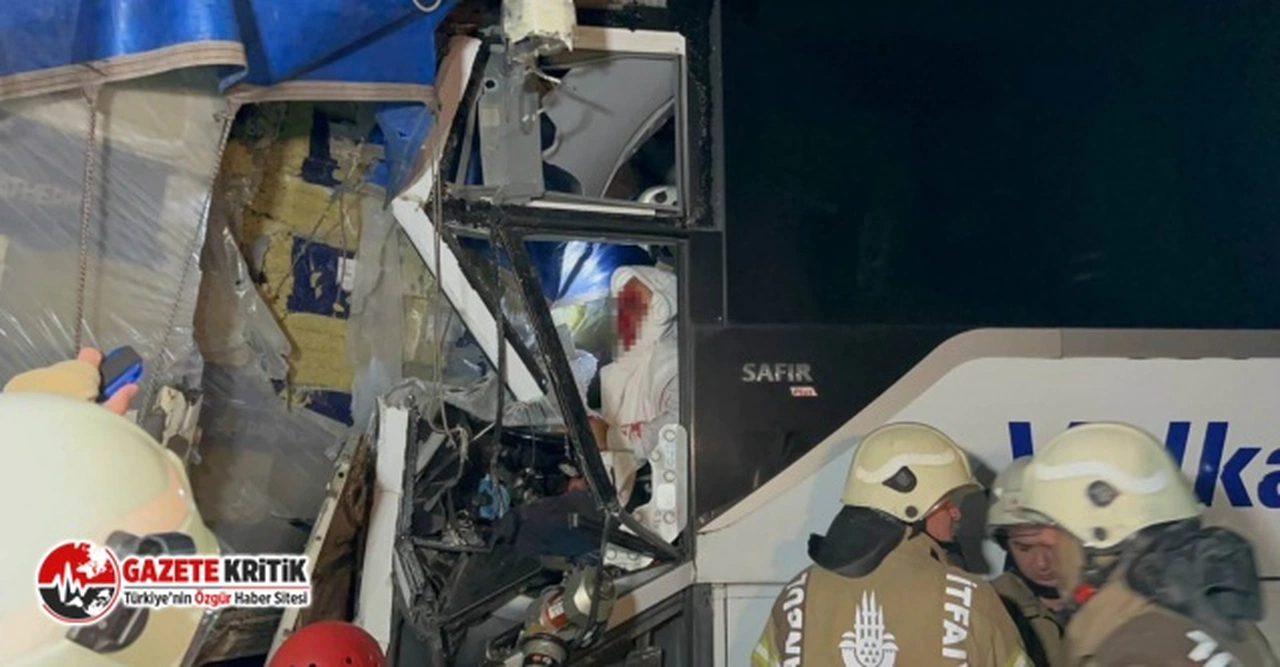 Yolcu otobüsü ile TIR çarpıştı: 1 ölü 37 yaralı