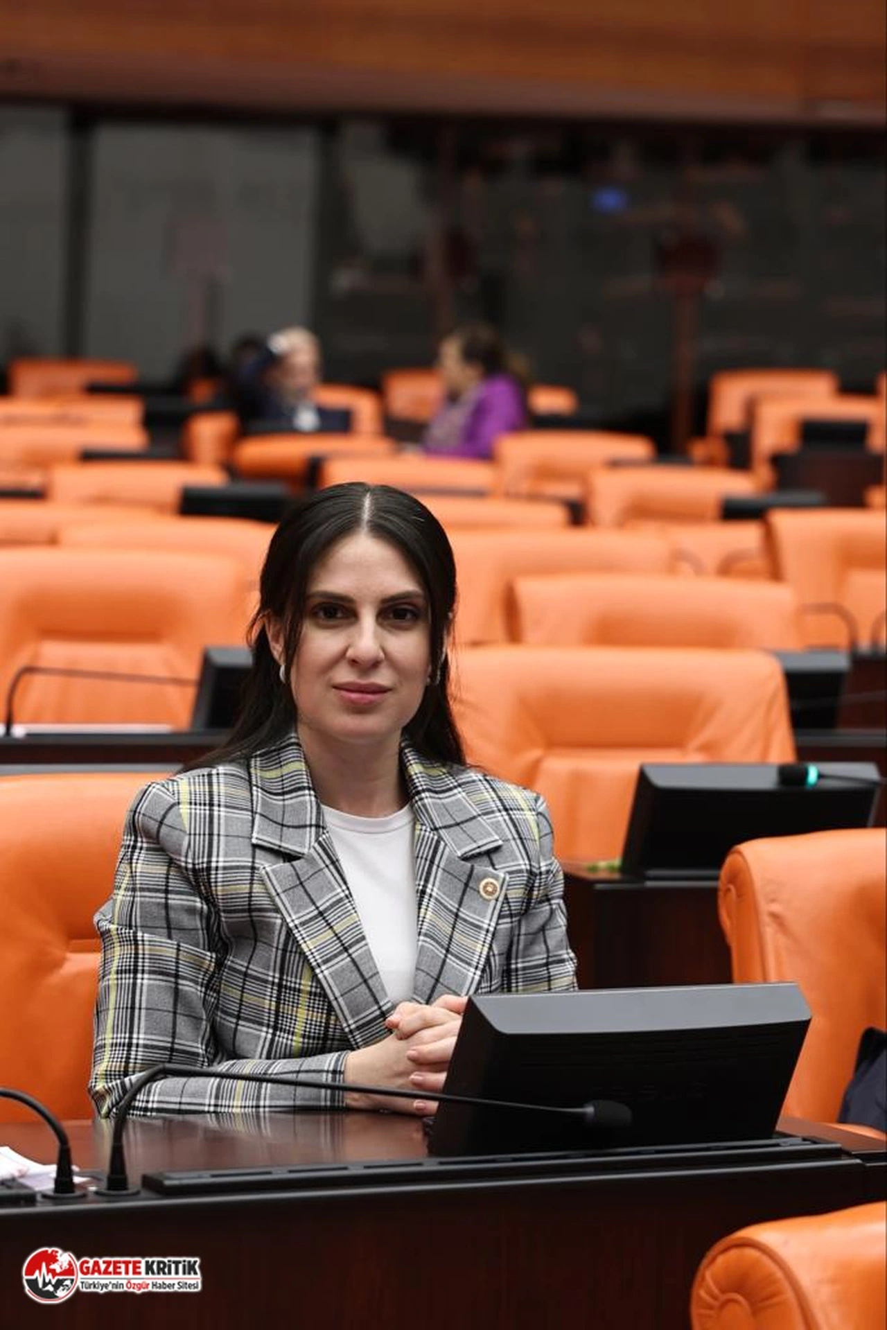 Gizem Özcan, Cumhurbaşkanı Yardımcısı Yılmaz'a seslendi; "Yerel Basına ücret ve prim desteği sağlanmalıdır"