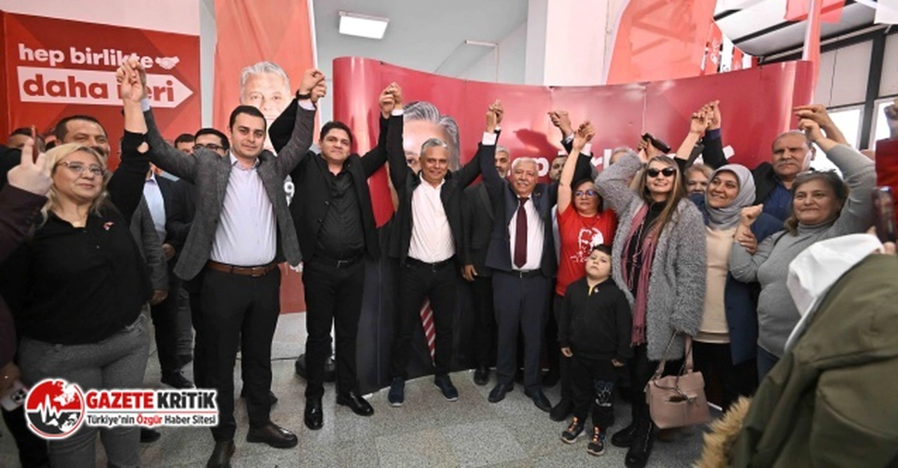 İYİ Parti Muratpaşa adayı Bucak CHP'nin Adayı Ümit Uysal'a destek vererek CHP'ye katıldı