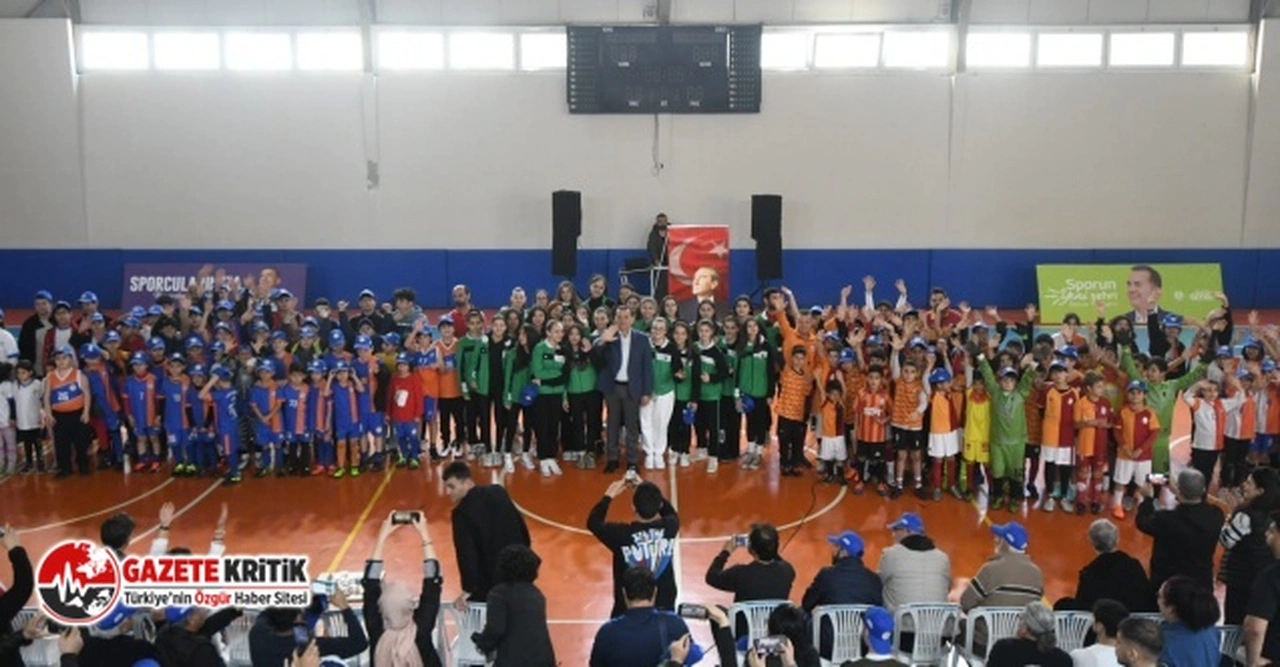 Mersin Yenişehir Belediye Başkanı Abdullah Özyiğit, sporcu çocuklar ve aileleriyle buluştu