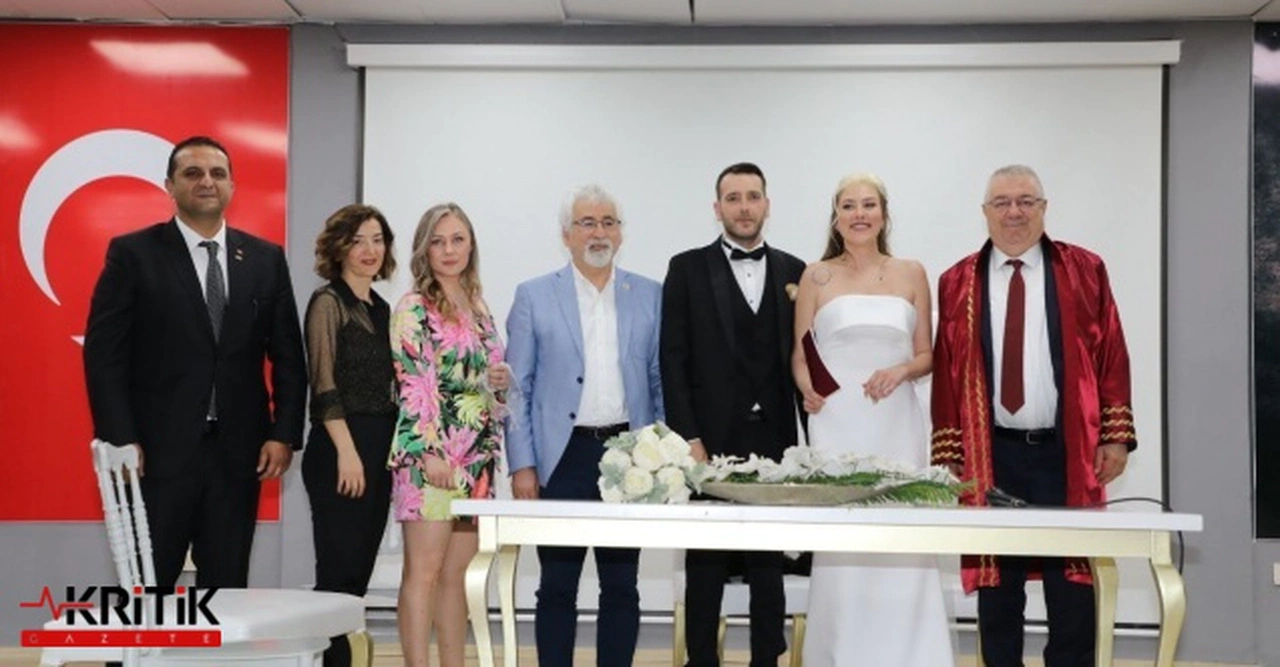 Edremit Belediye Başkanı Mehmet Ertaş, ilk nikahı kıydı