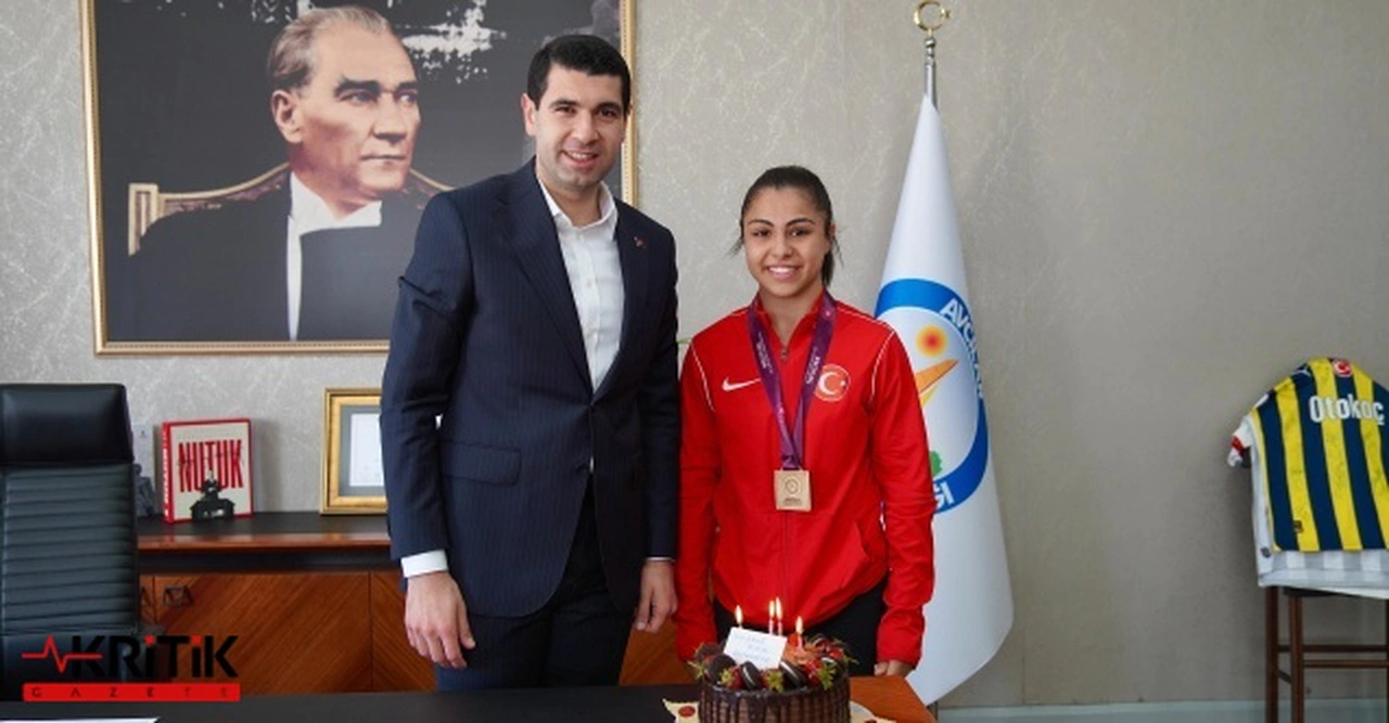 Avcılar Belediye Başkanı Çaykara şampiyon milli sporcu Delal ile görüştü