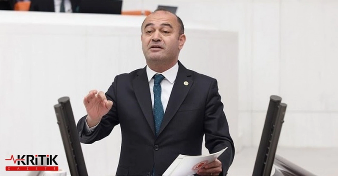 CHP'Lİ ÖZGÜR KARABAT:TC PASAPORTUNU İKİ PARALIK ETTİNİZ!