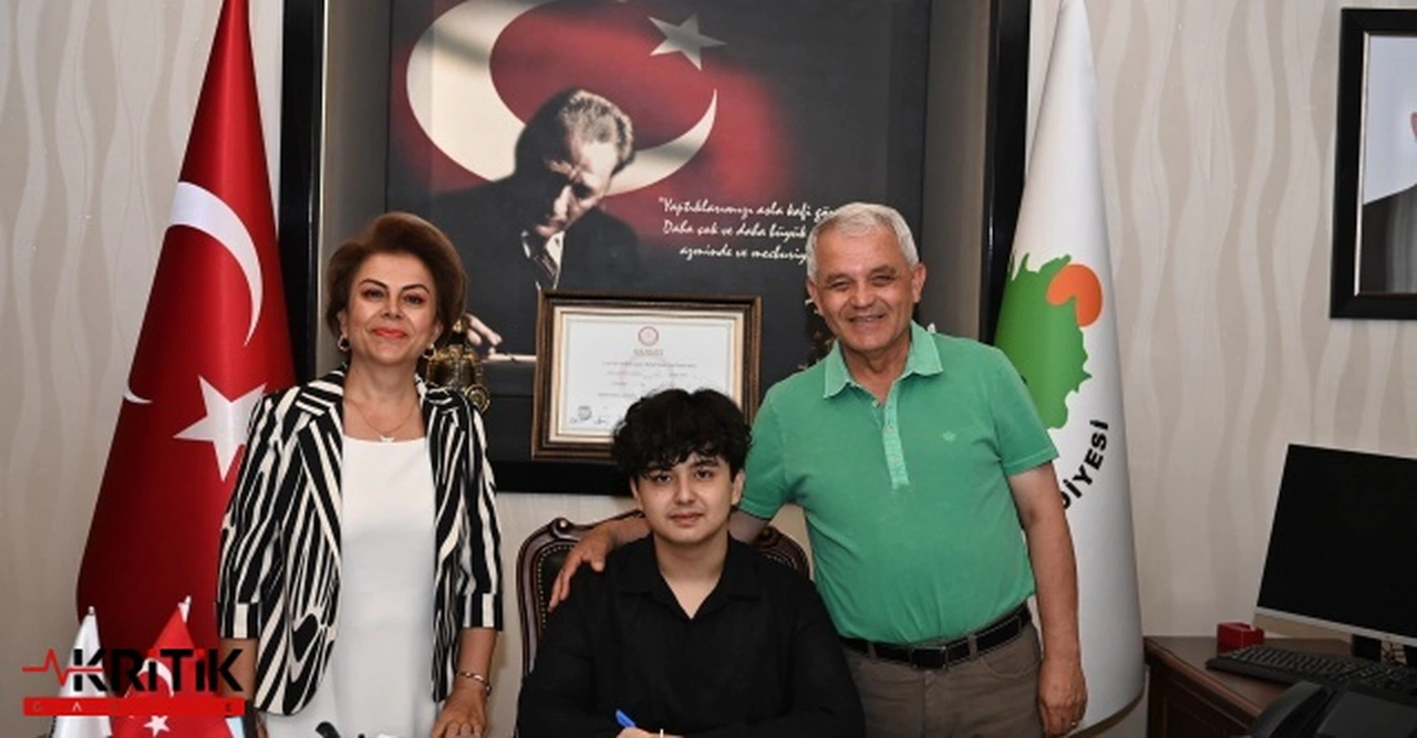 LGS Türkiye Birincisi Osman Kaan’dan Mamak Belediye Başkanı Veli Gündüz Şahin’e Ziyaret