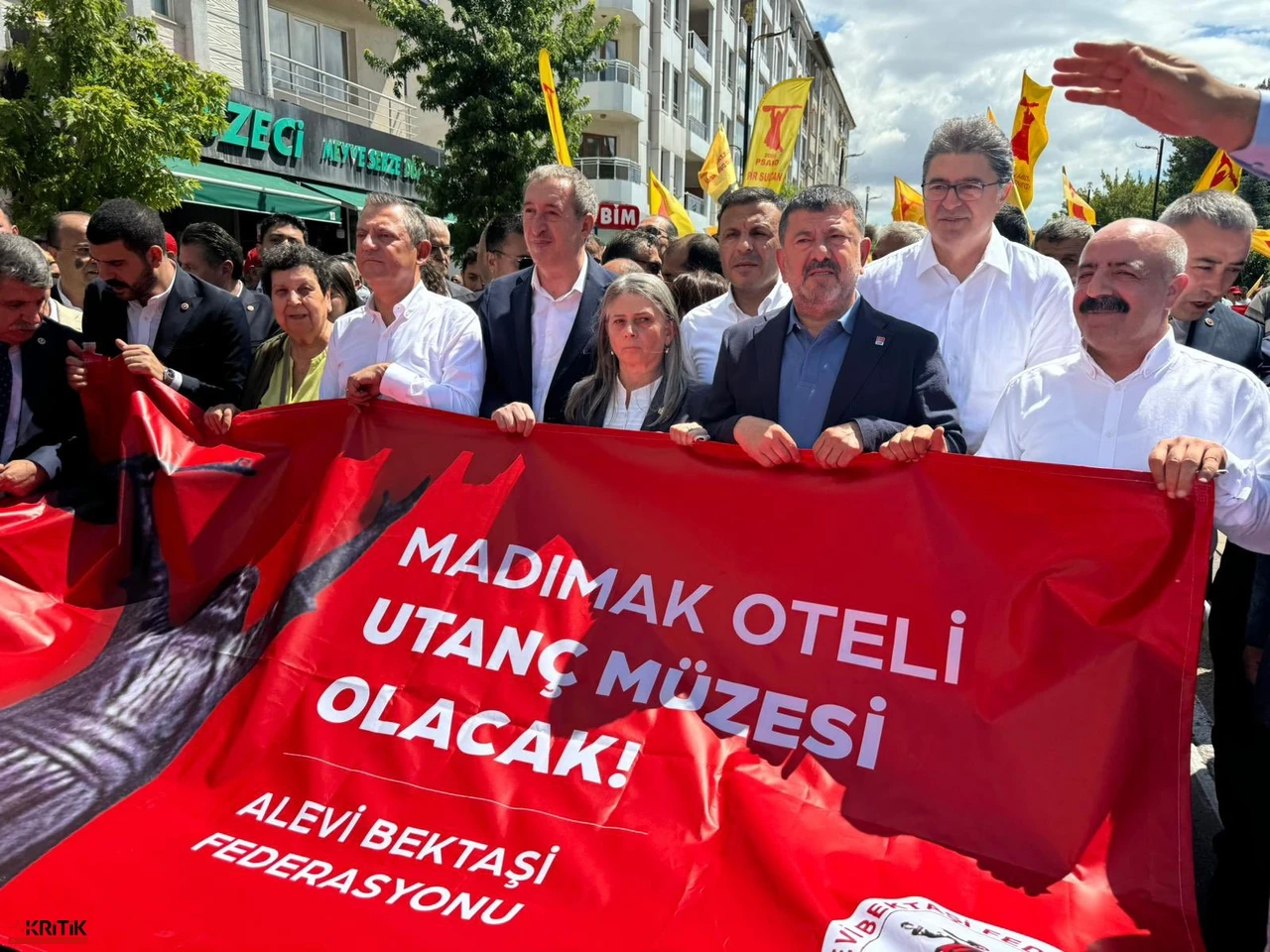 Veli Ağbaba’dan Madımak açıklaması: Hem Türkiye vicdanı hem ailenin vicdanı da soğuyabilmiş değil