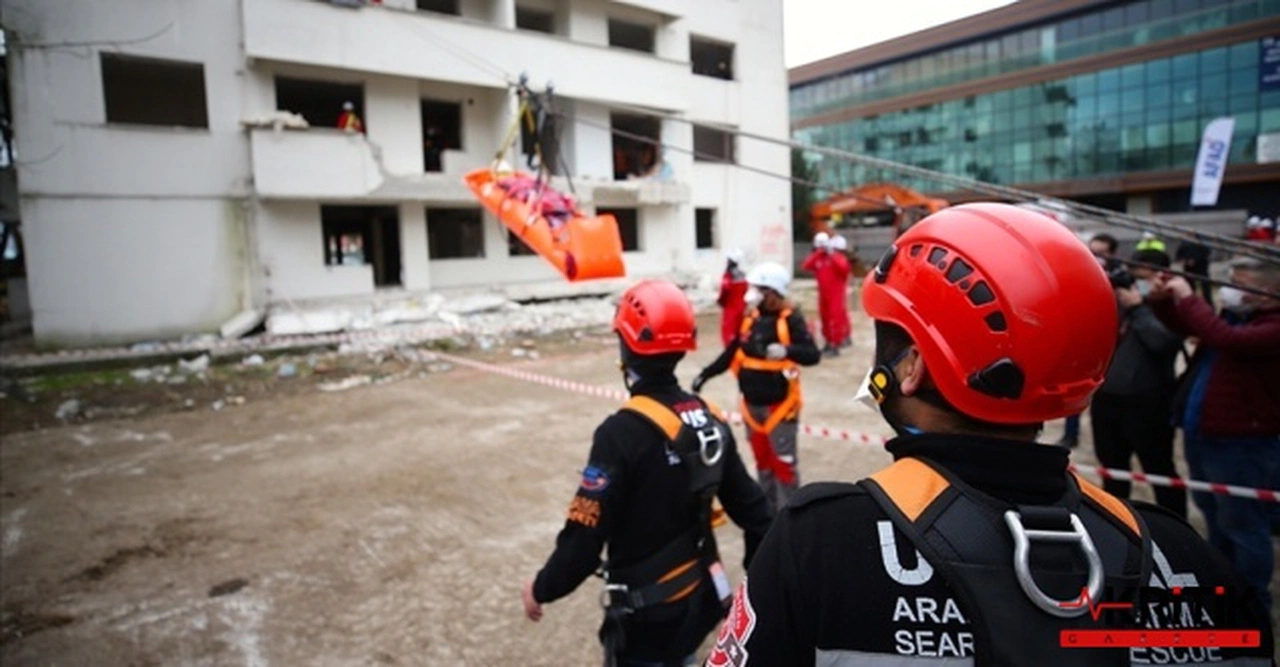 Bingöl’de beklenen olası 7 ve üzerindeki depremler için çevre illerin de desteğiyle tatbikat başlatıldı