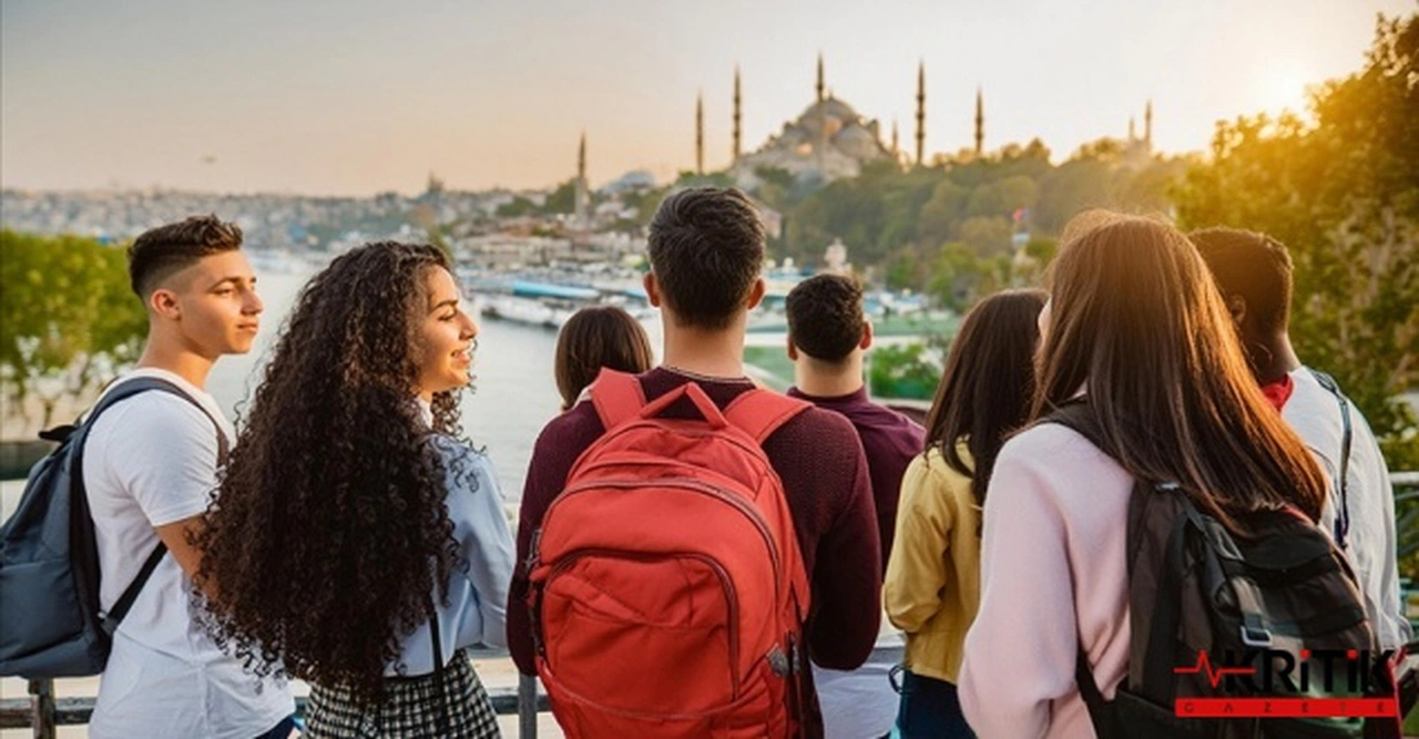 Eski CHP Genel Sekreteri Gürsel Tekin:Türkiye'nin Genç Nüfus Sorunu: Ciddi Bir Tehdit