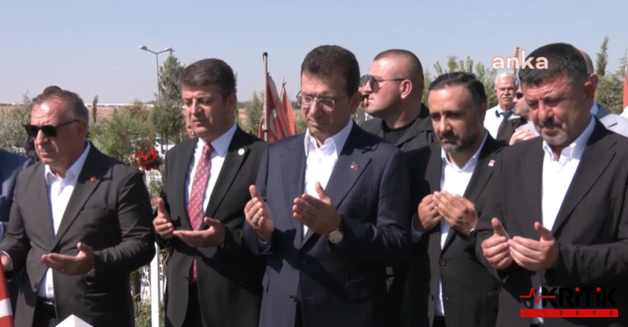 İBB Başkanı Ekrem İmamoğlu, Deprem Şehitliği'ni ziyaret etti