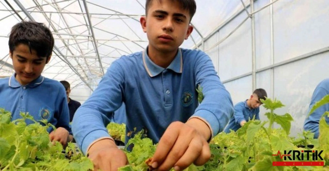 TARIMDA TÜRKİYE'YE ÖRNEK OLAN LİSEYE HANÇER