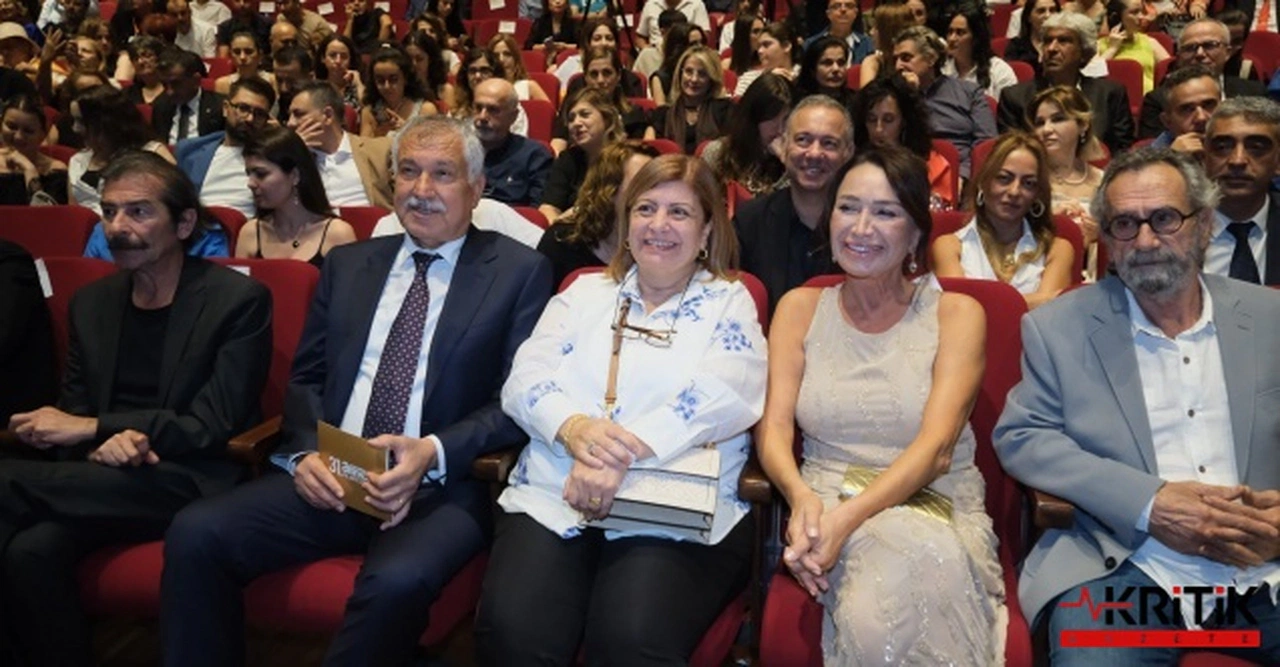 Altın Koza Film Festivali’nde “Onur Ödülleri” Demet Akbağ ve Uğur Polat’a verildi