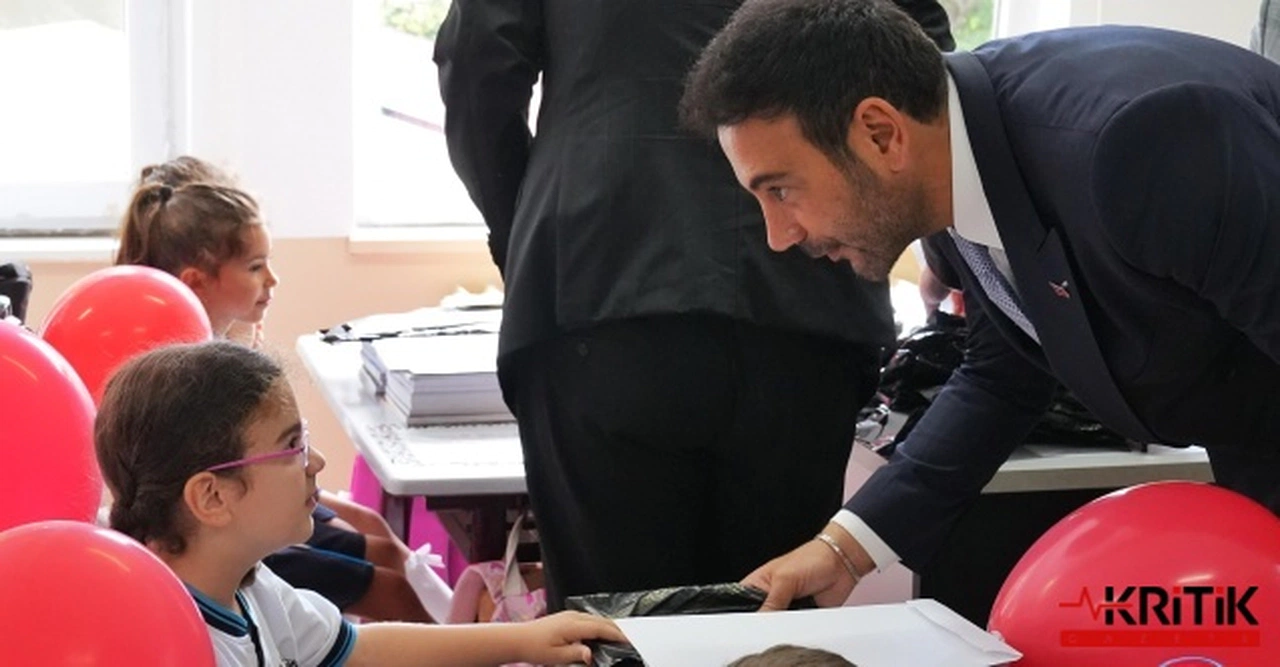 Beşiktaş Belediye Başkanı Rıza Akpolat okula yeni başlayan çocukların heyecanını paylaştı