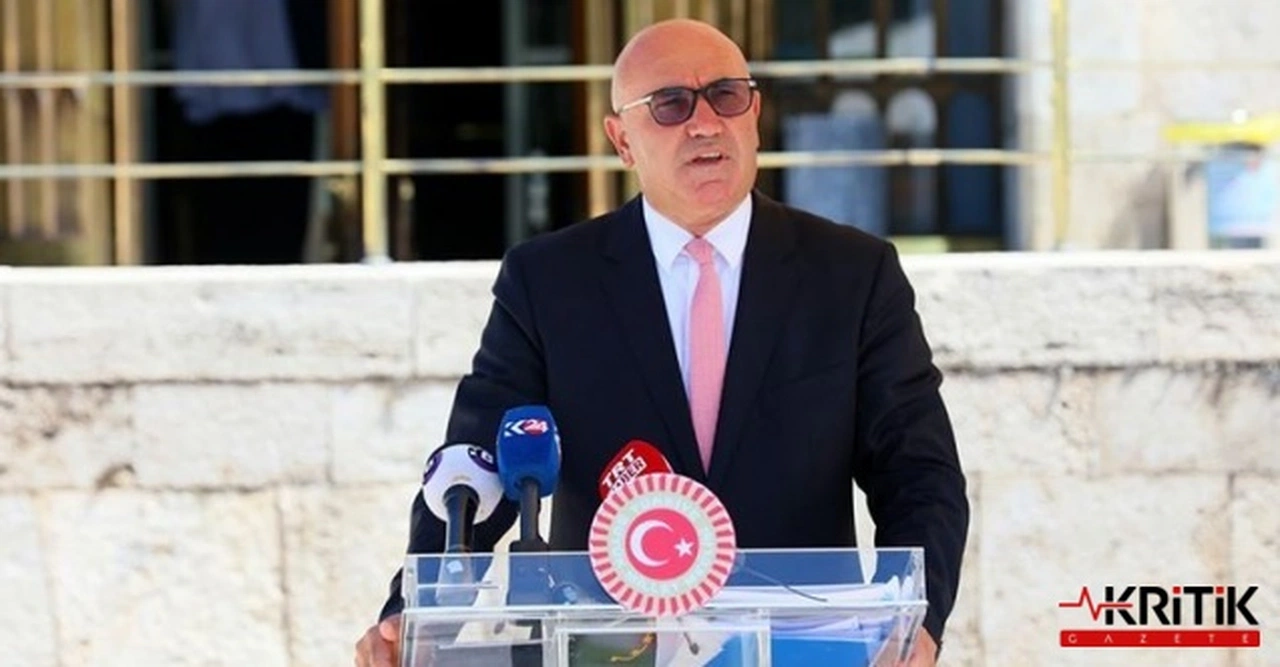 CHP’Lİ TANAL’DAN DEPREM KONUTUNDA BOŞ SÖZLEŞME ELEŞTİRİSİ: 2 YIL SONRA BELİRLENECEK FİYATLAR MAĞDUR EDER