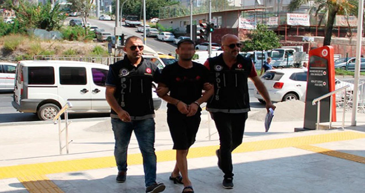 Uyuşturucu poşetini yutup, kaçmaya çalışırken yakalandı