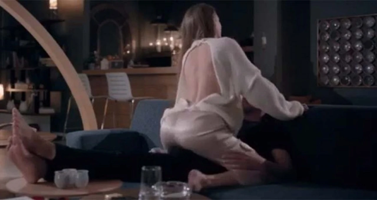 Serenay Sarıkaya, Fi dizisinin yeni bölümlerinde yine çok cesur