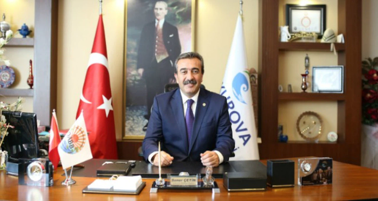 FERHAT GÖÇER ÇUKUROVA'DA ŞARKILARINI CUMHURİYET İÇİN SESLENDİRECEK