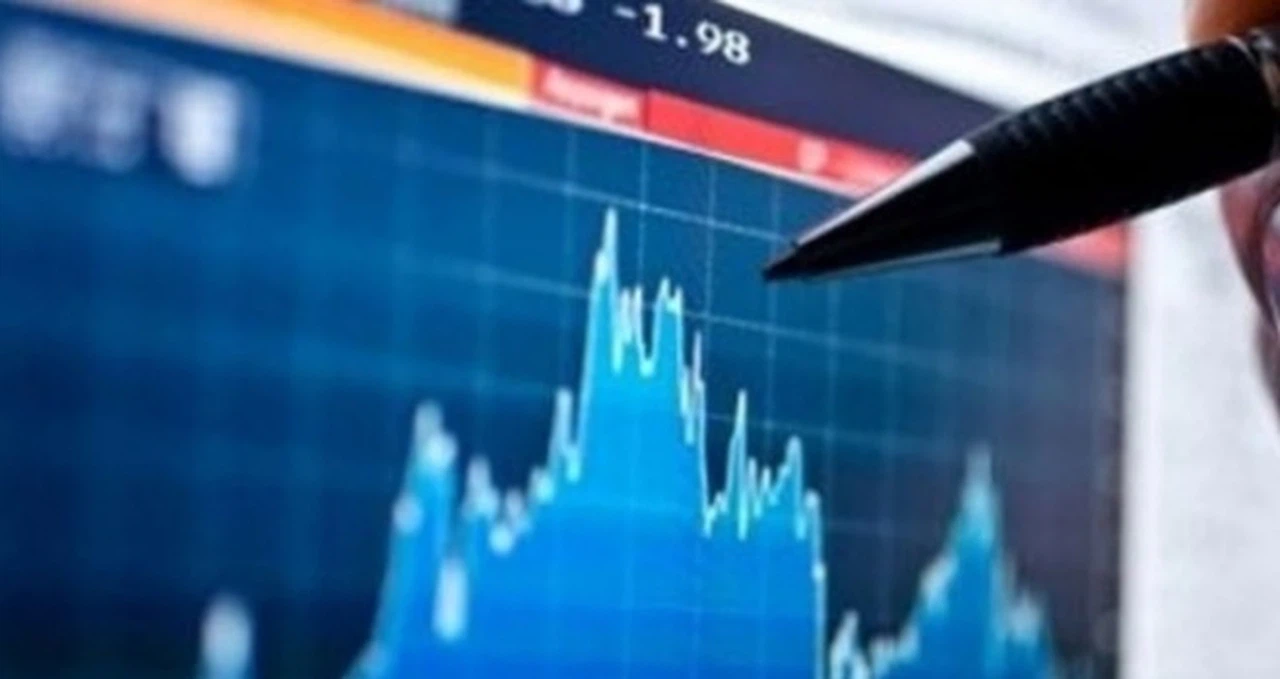 Mahfi Eğilmez: Türkiye, yılın ilk yarısında 'yoksullaştıran büyüme' olgusunu yaşadı