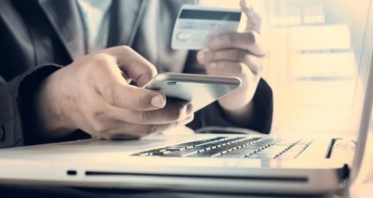 Kredi kartı borcunu ödemeyen vatandaşı tehdit ettiği iddia edilen avukatlık bürosu çalışanına 7 yıl hapis istemi