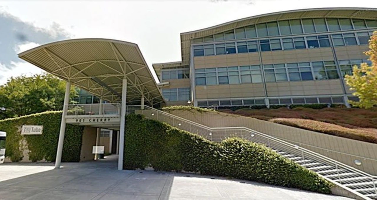 Youtube'un merkezinde silah sesleri