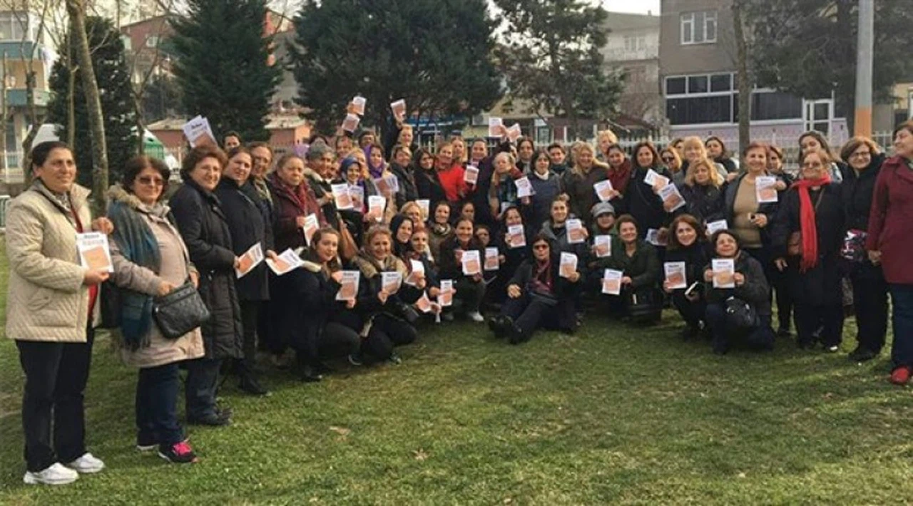 ANNELER PLATFORMU REFERANDUM İÇİN 251 BİN 296 KAPIYI ÇALDI