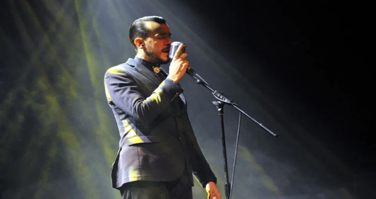 Cem Adrian'dan Bursa'da duygu dolu gece