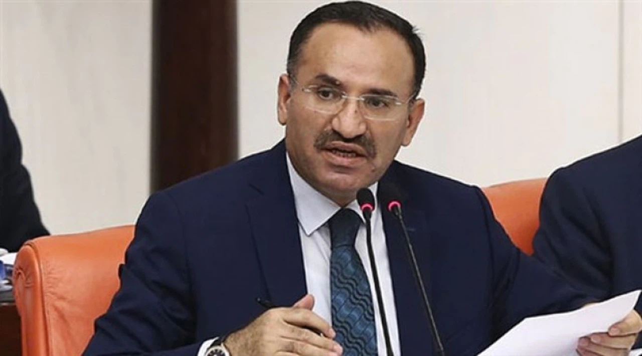 Bozdağ: Mirasçıları arzu ederse Nazım'ın mezarını getiririz