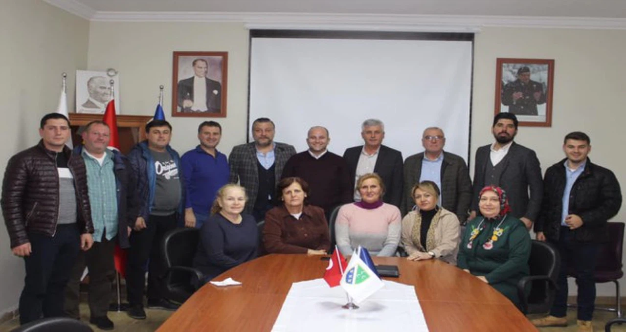 CHP BORNOVA BELEDİYE BAŞKAN ADAY ADAYI İNAL'DAN ÜYESİ OLUDĞU DERNEĞE ZİYARET