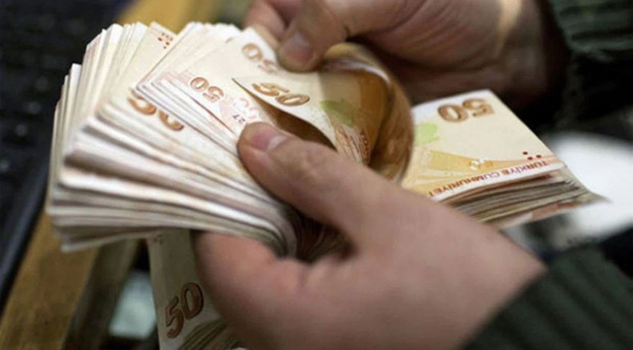 Çalışan bankaya öğrenci devlete borçlu