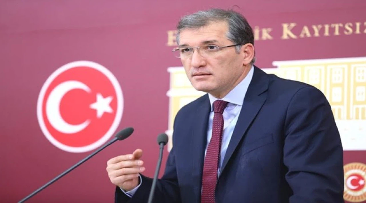 CHP'Lİ İRGİL: REFERANDUM HATIRINA ÖĞRETMEN ATAMASI OLABİLİR!