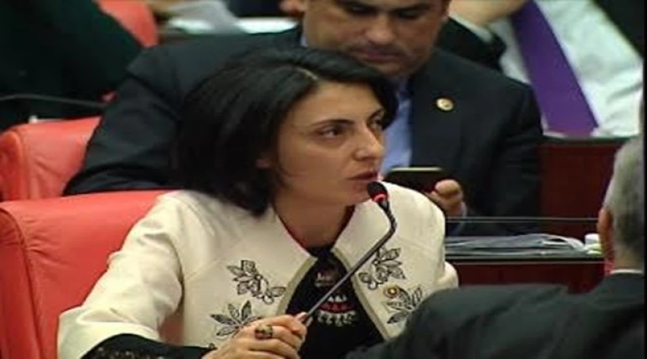 CHP'Lİ KAYIŞOĞLU, ADALET BAKANI BOZDAĞ'A SORDU: 15 YILDIR İKTİDARDASINIZ; BU SÜREÇTE İSTEYİP DE ÇIKARAMADIĞINIZ KANUN OLDU MU?