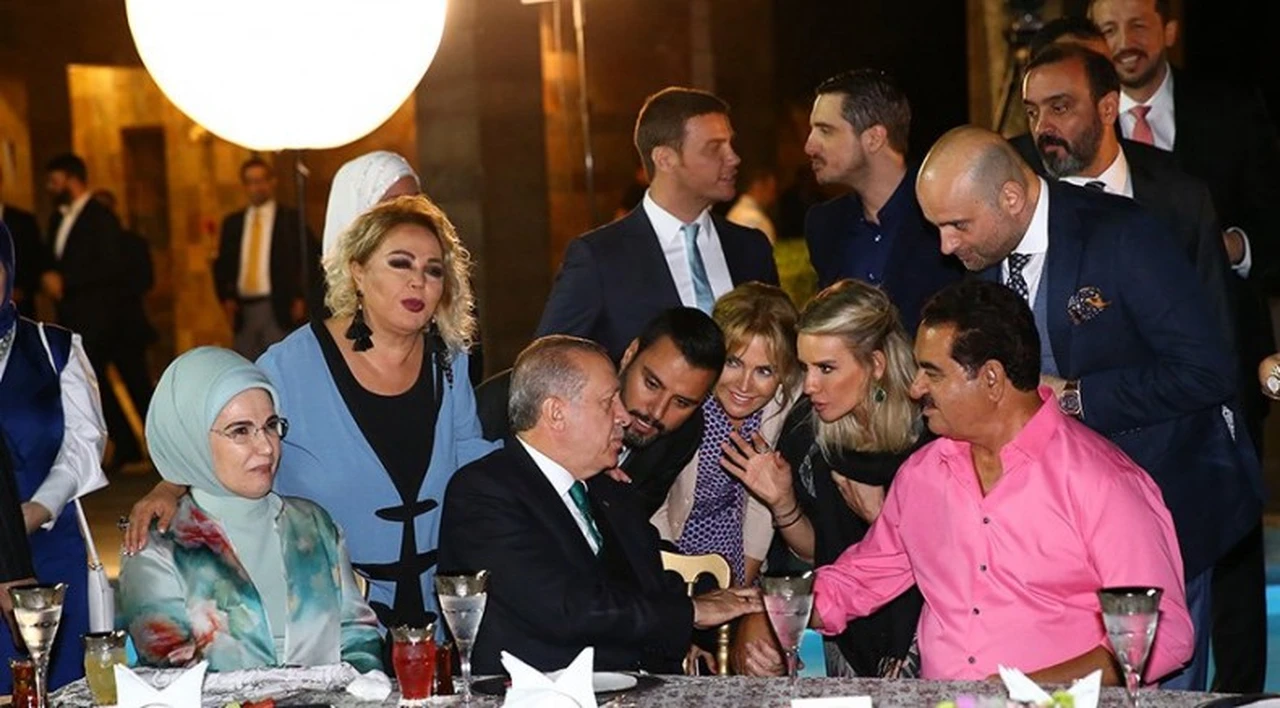 Cumhurbaşkanı Recep Tayyip Erdoğan'ın Tarabya Köşkü'ndeki iftar davetinde Gülben Ergen ve Mustafa Ceceli yoktu