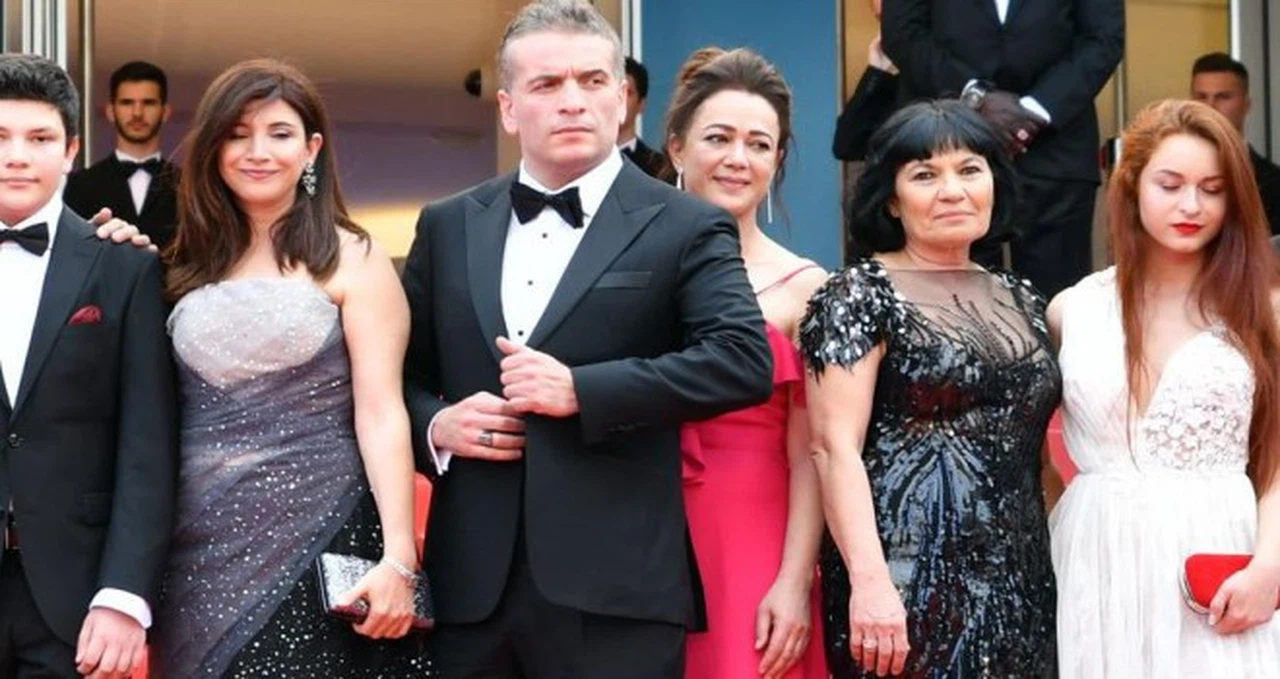 Murat Cemcir'den olay poz… Bennu Yıldırım'ları böyle engelledi!