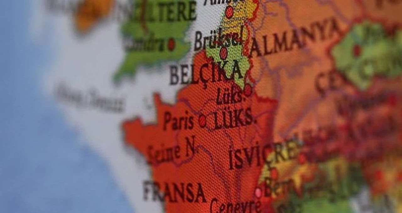 Fransa'da 'çifte ajan' krizi