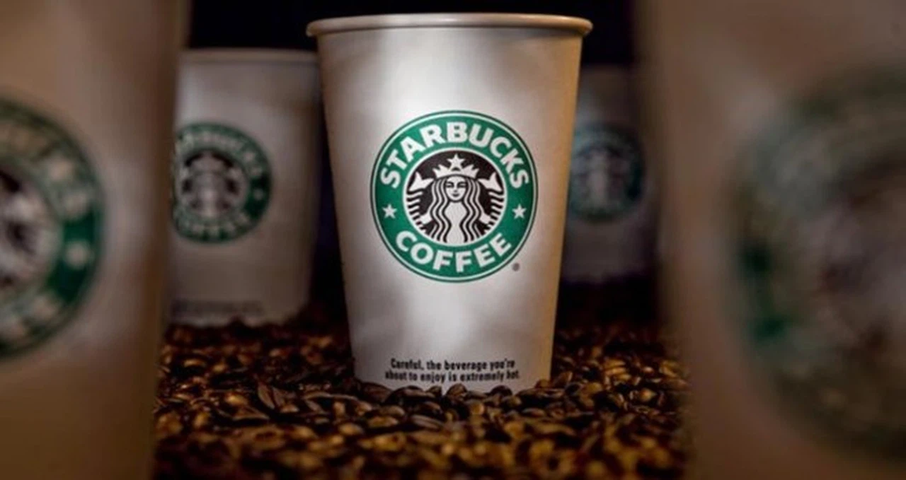 Starbucks'da tek kullanımlık kahve kupaları artık ücretli olacak