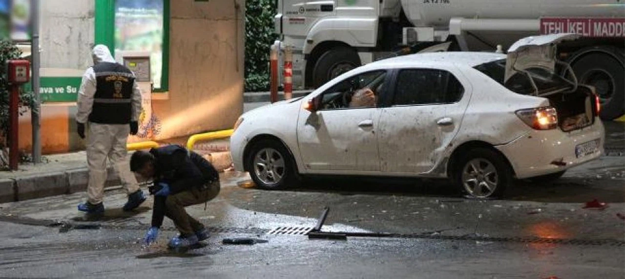 İstanbul'da gece 02.00'de korkunç saldırı... Otomobilin içine bırakıp kaçtı