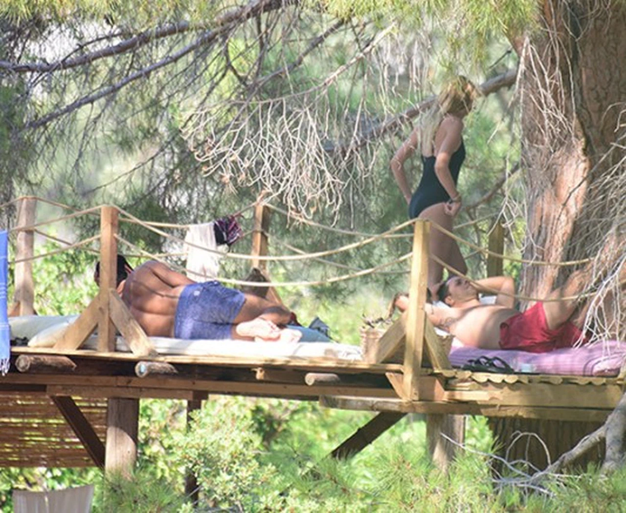 Kenan İmirzalıoğlu - Sinem Kobal çifti tatilde