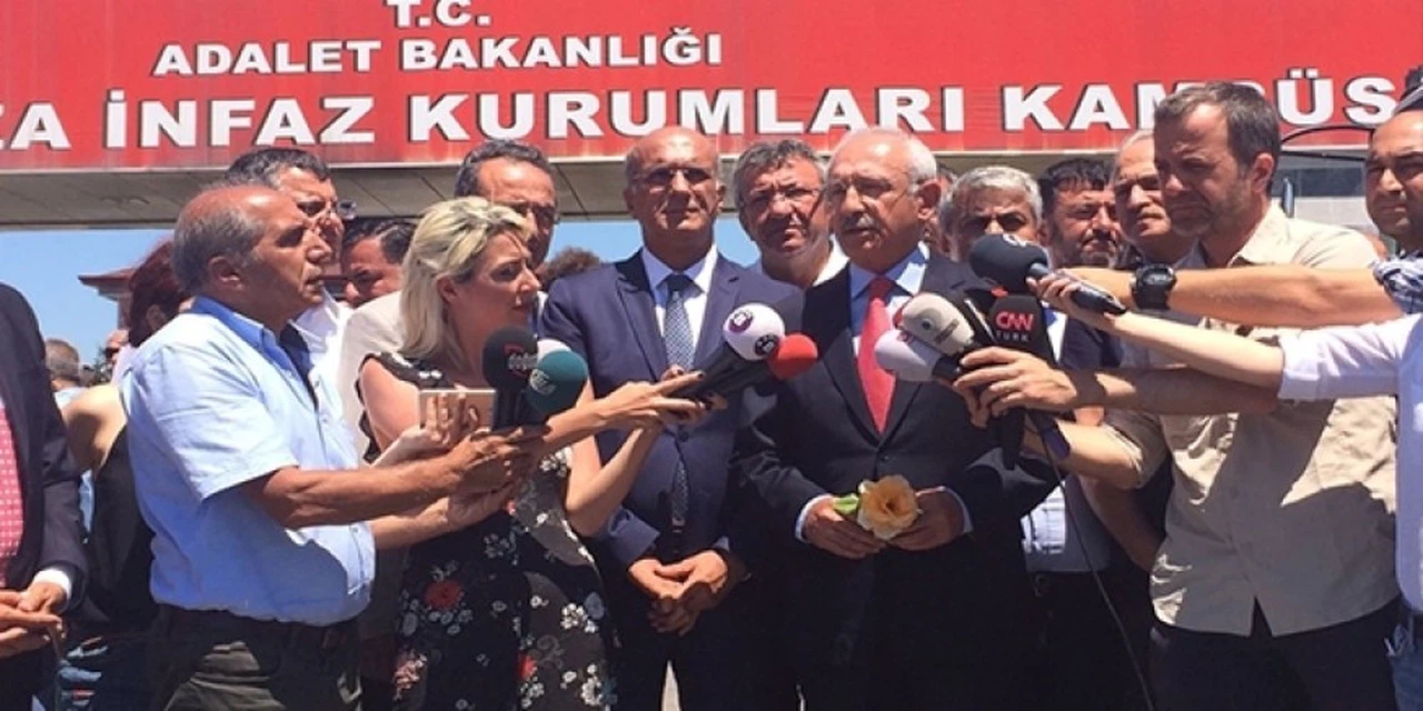 Kılıçdaroğlu Maltepe Cezaevi'nde Enis Berberoğlu'nu ziyaret etti