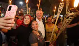 Yunusemre'de Zafer Bayramı coşkusuyla Tolga Çandar şarkılarıyla dolu bir gece yaşandı