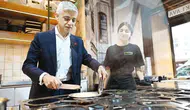 Londra Belediye Başkanı Sadiq Khan Türk Restoranında Künefe Yaptı!