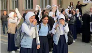İran Bilim Bakanı'ndan Azerbaycan'daki Başörtülü Kız Öğrencilere Davet