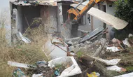 Mersin Yenişehir'de Tehlikeli Metruk Bina Yıkıldı