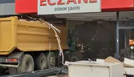 İstanbul Pendik'te Hafriyat Kamyonu Eczaneye Daldı! 7 Kişi Yaralandı