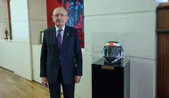 Kılıçdaroğlu, kazada hayatını kaybeden motokurye için emanet edilen kaskı makam odasına koydu