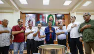 Başkan Tugay Karşıyaka’da Aşure Lokmasını Paylaştı