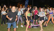 İzmir Yoga Festivali renkli görüntülerle başladı, gün batımında yoga keyfi yaşandı